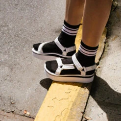 Teva Flatform Universal Mesh Print Women's Sandals 17 Teva Flatform Universal Mesh Print Women's Sandals -Patagonia Shop teva flatform universal mesh print ls 5