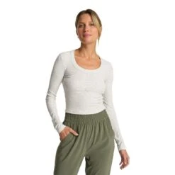 Vuori Women's Long-Sleeve Pose Scoop Tee