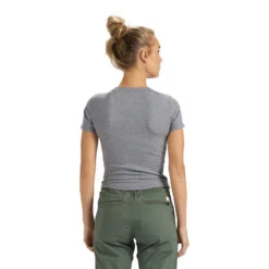 Vuori Women's Mudra Fitted Tee -Patagonia Shop vuori womens mudra fitted tee heather grey 3