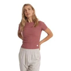 Vuori Women's Mudra Fitted Tee -Patagonia Shop vuori womens mudra fitted tee rosewood htr