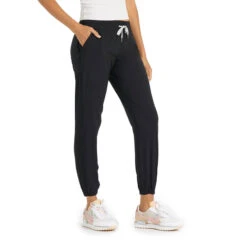 Vuori Women's Weekend Jogger -Patagonia Shop vuori womens weekend joggers black 1