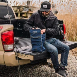 Yeti Coolers YETI Daytrip Lunch Bag -Patagonia Shop yeti daytrip lunch bag lifestyle 5